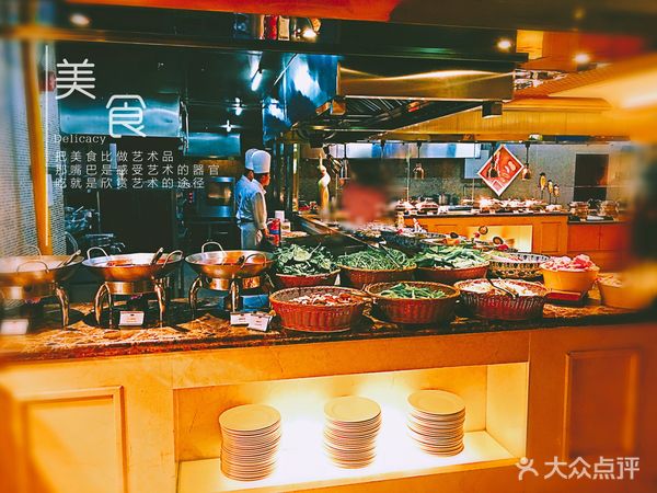 食色生香的藝術(shù) 北約客自助餐里的葡萄美酒夜光杯